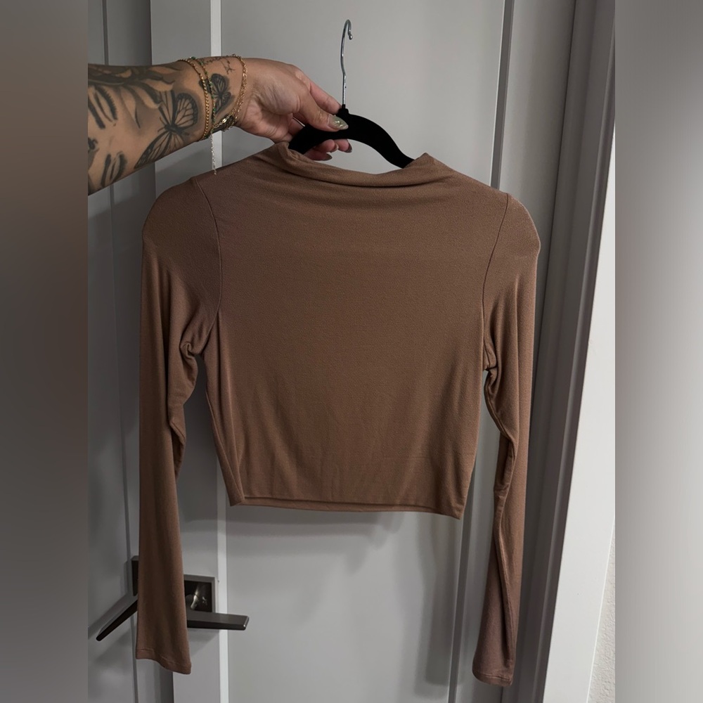 Long sleeve crop top